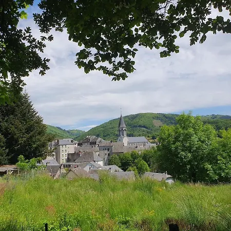 Maison Familiale Au Coeur Des Volcans D'auvergne * Condat (Cantal)