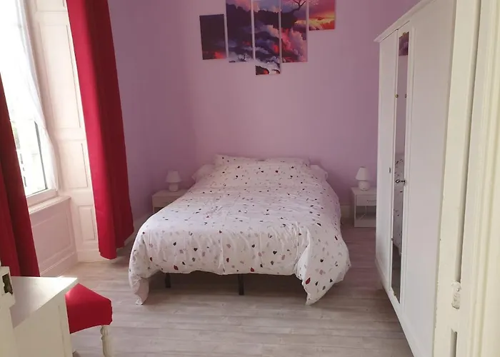 Maison Familiale Au Coeur Des Volcans D'auvergne *