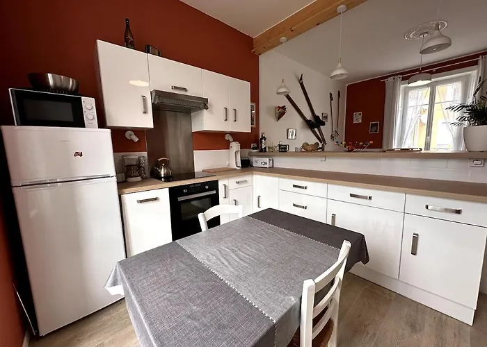 Maison Familiale Au Coeur Des Volcans D'auvergne