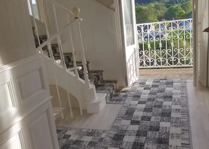 Maison Familiale Au Coeur Des Volcans D'auvergne *